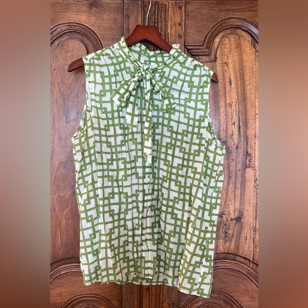 Lafayette 148 New York Green and White Geometric Tie-Neck Sleeveless Top
